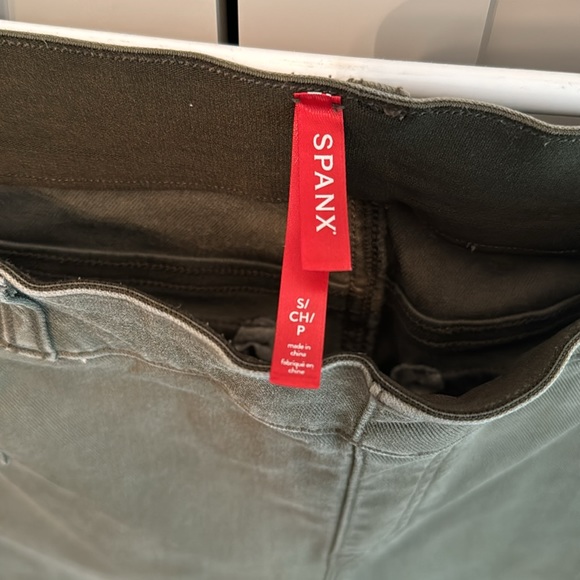 SPANX Crop Pants - Picture 2 of 3